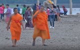 [ẢNH] Thái Lan phát hiện ngôi chùa bỏ hoang nhờ hạn hán